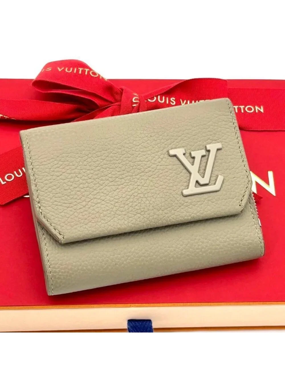 Louis Vuitton Wallet Aerogram Portefeuille Pilot Green